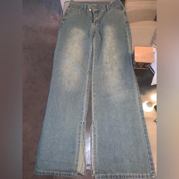 Faded blue jeans - Picture 1 of 3